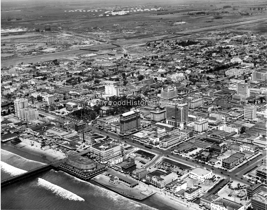 Long Beach 1925 View Northeast.jpg